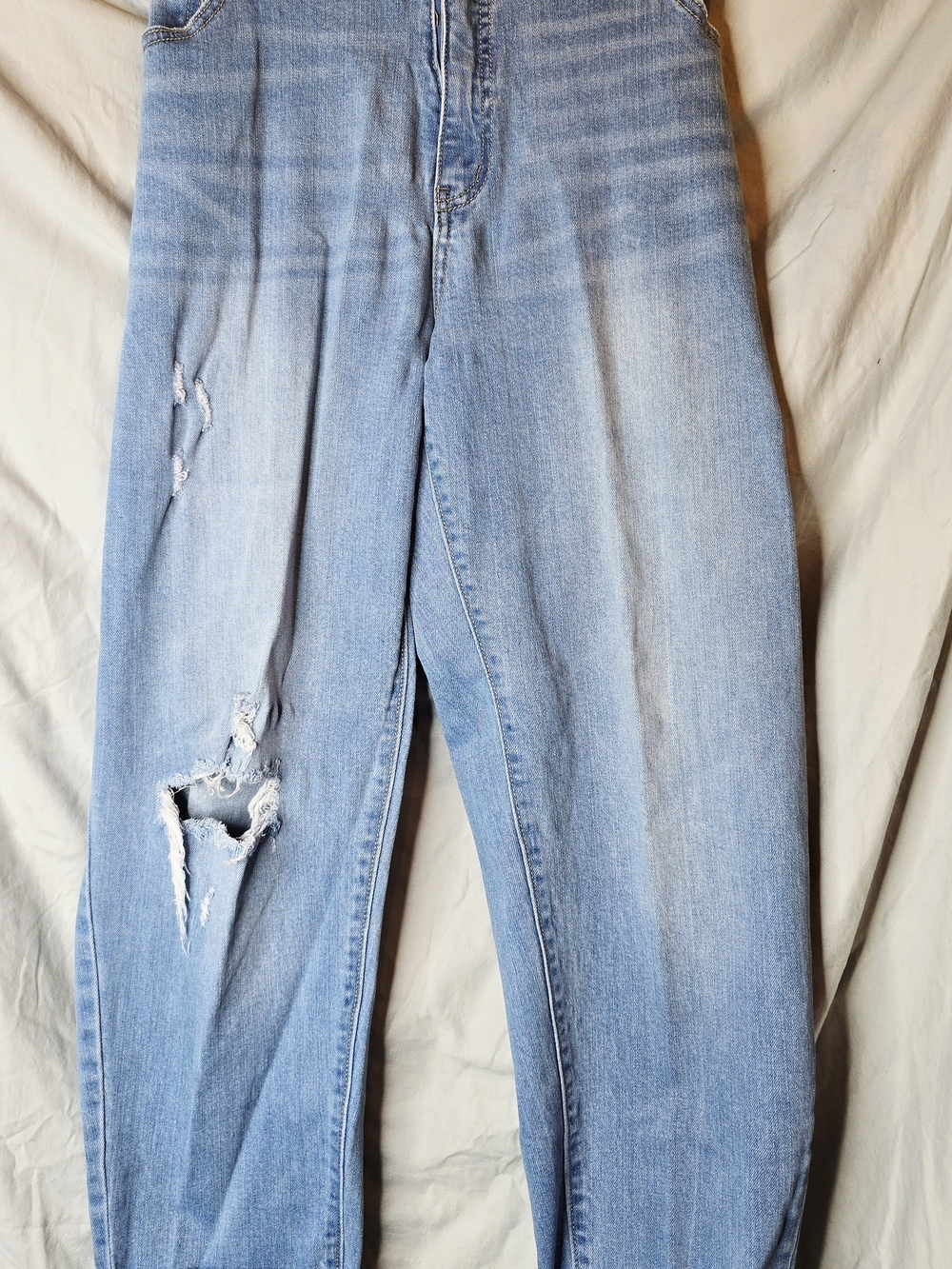 Time and Tru Light Blue Distressed Ankle Jeans